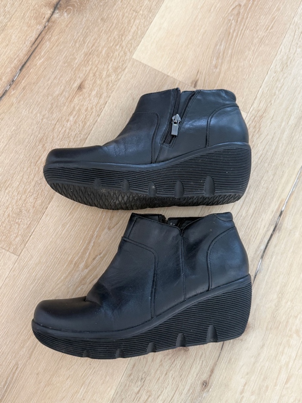 Clarks Artisan Leather Wedge Boots Size 7.5
